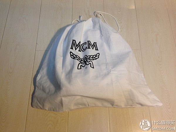 韩国免税店购入 MCM 新款 粉嫩双肩背包